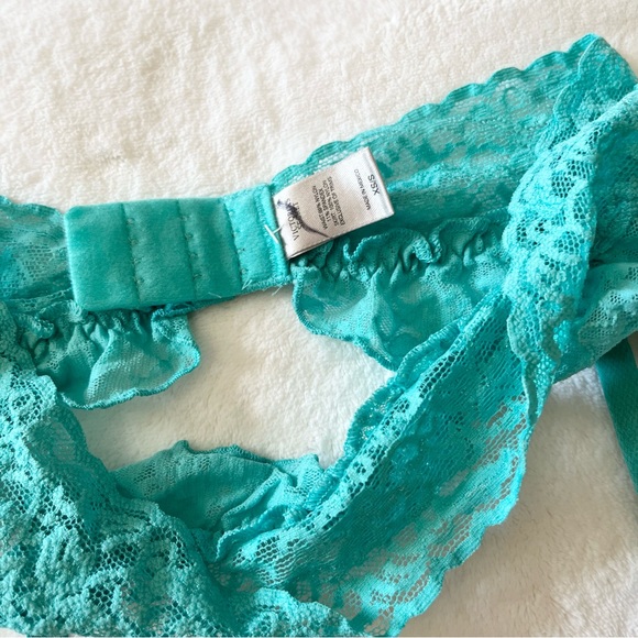 Victoria’s Secret Blue Lace Garter Belt - Picture 4 of 4